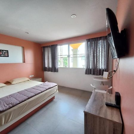 In Phuket House Hotel Exterior foto