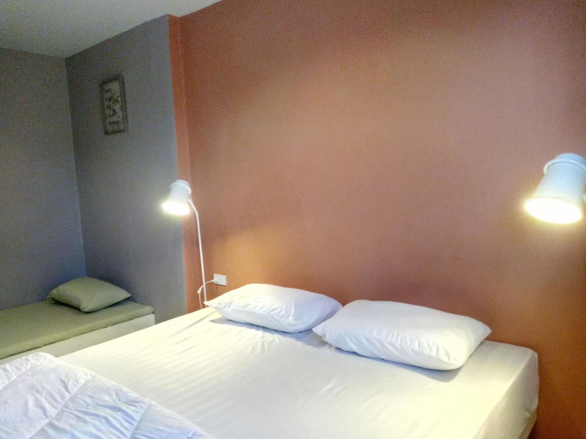 In Phuket House Hotel Exterior foto